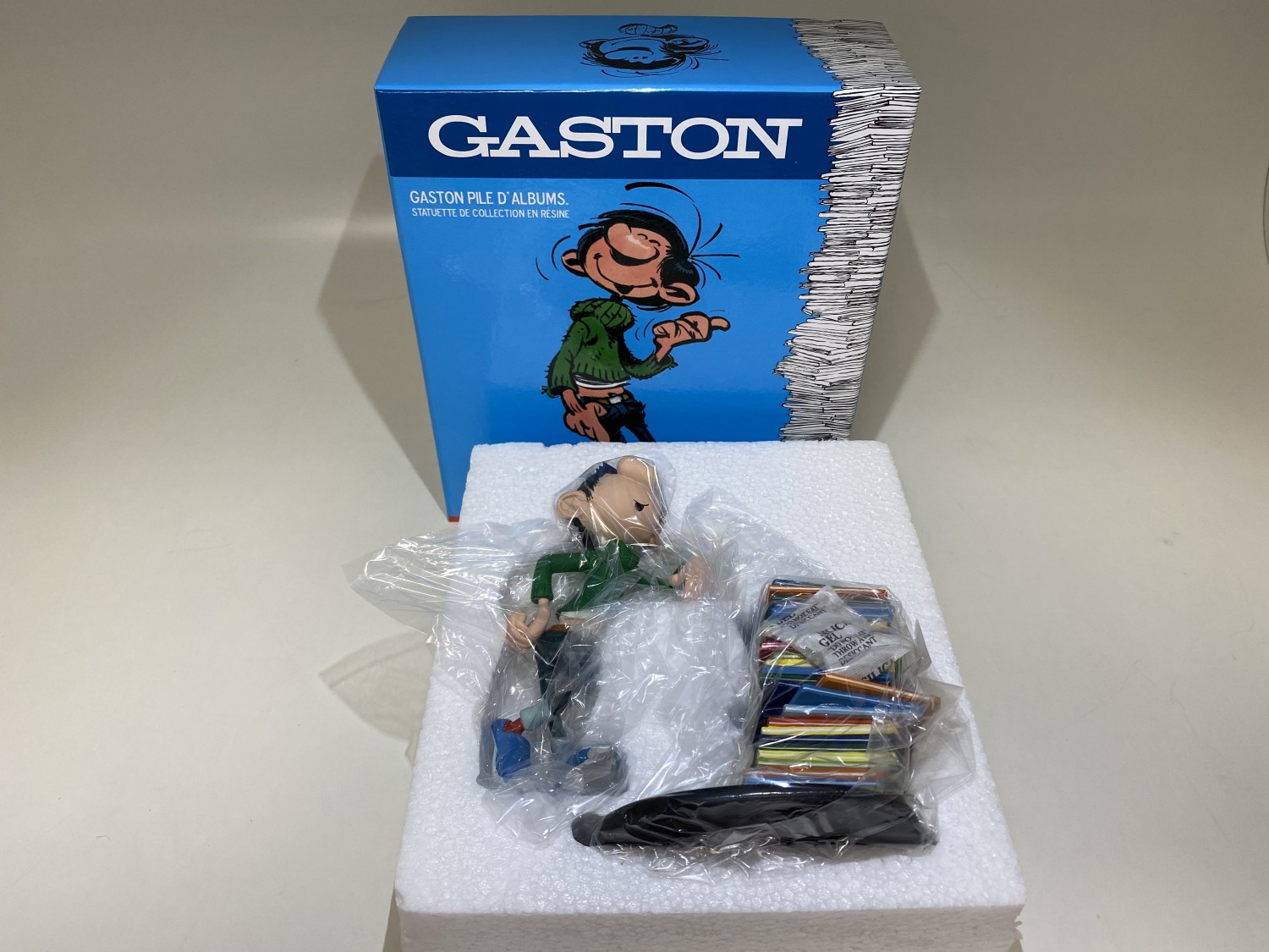 Gaston pile d'albums