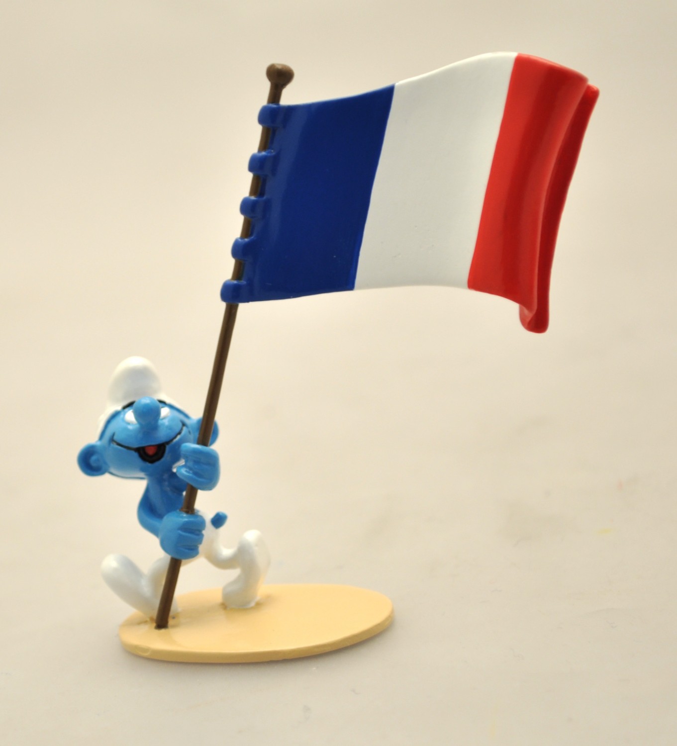 Le schtroumpf porte-drapeau français