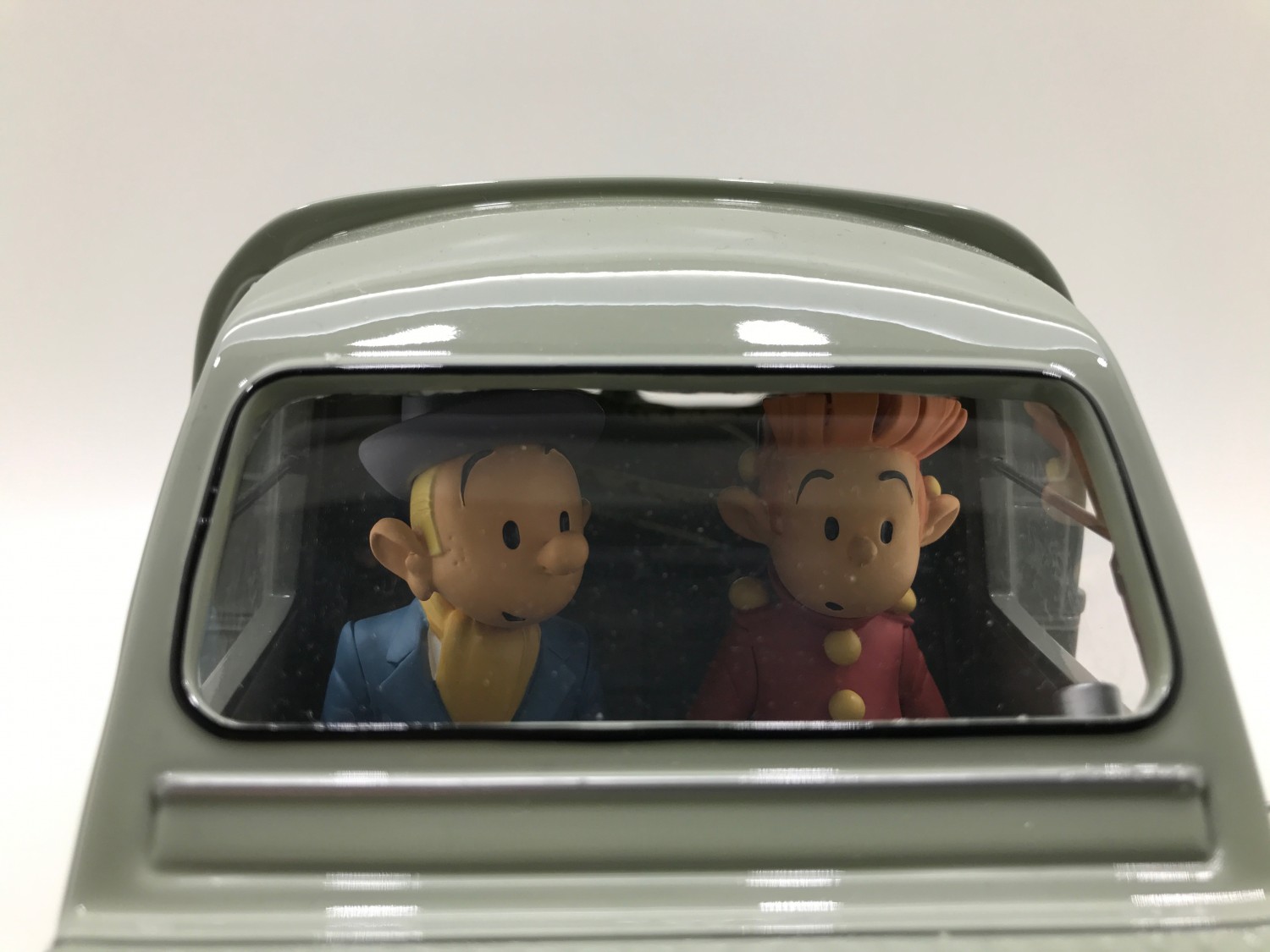 Spirou & Fantasio 2CV camionnette 1955- Résine, métal et bois. Longueur 32 cm.