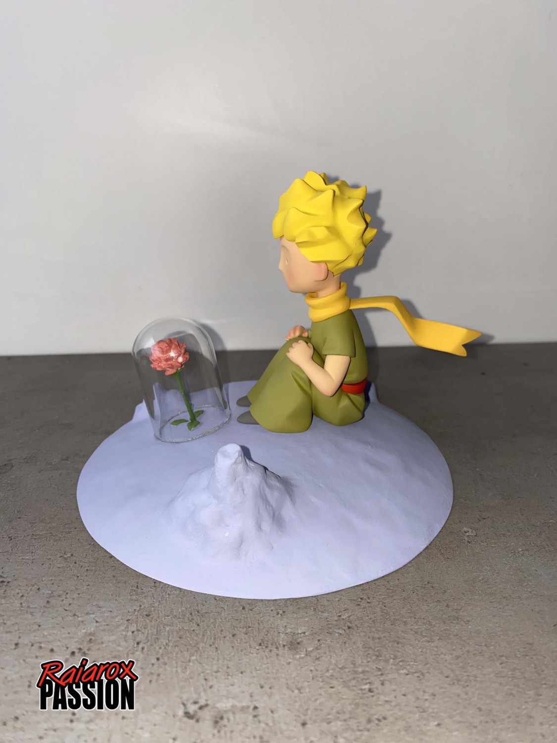 Le Petit Prince et la Rose - statuette résine 12 cm