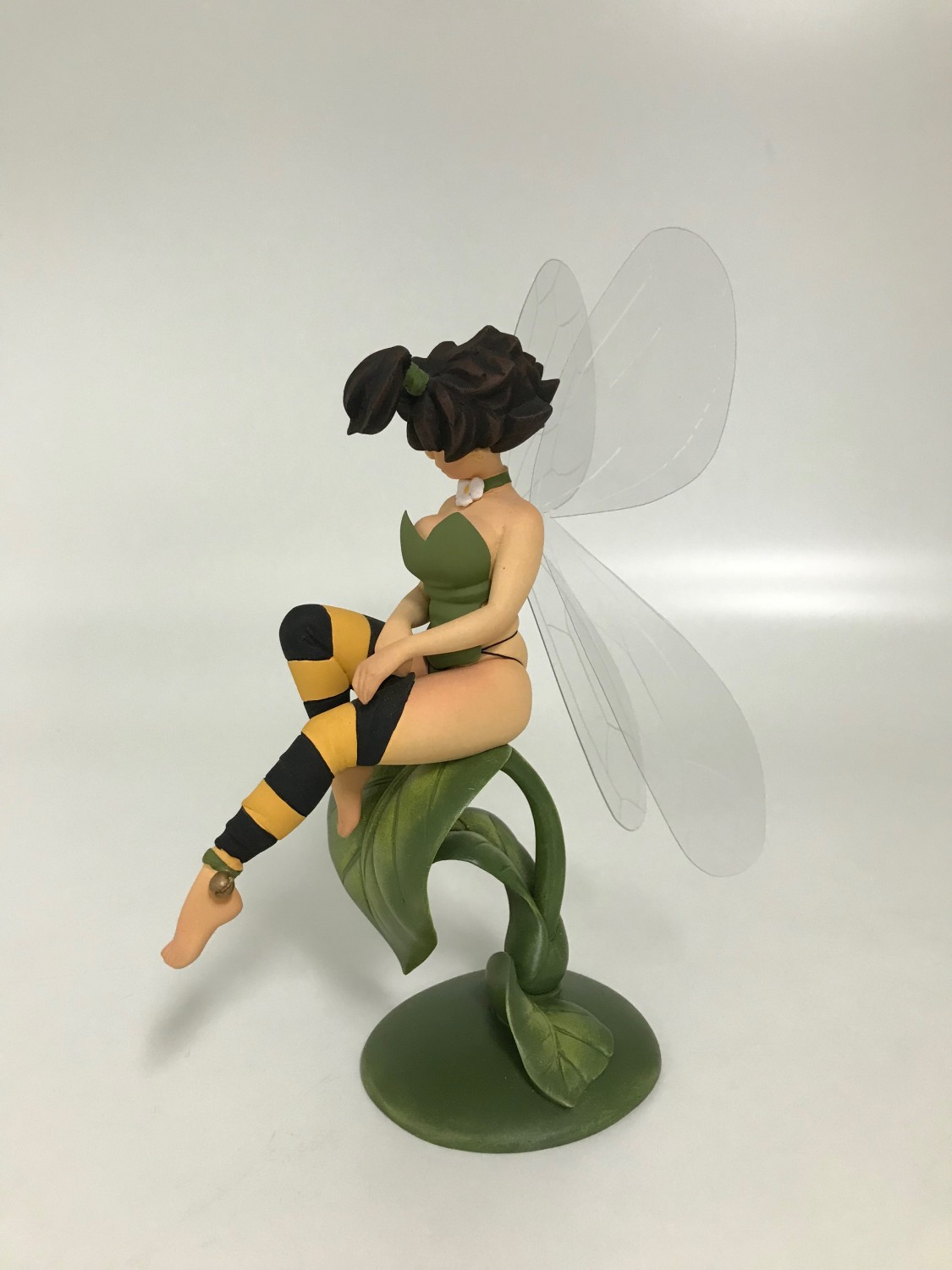 La fée Clochette à la feuille - Statuette résine 20 cm