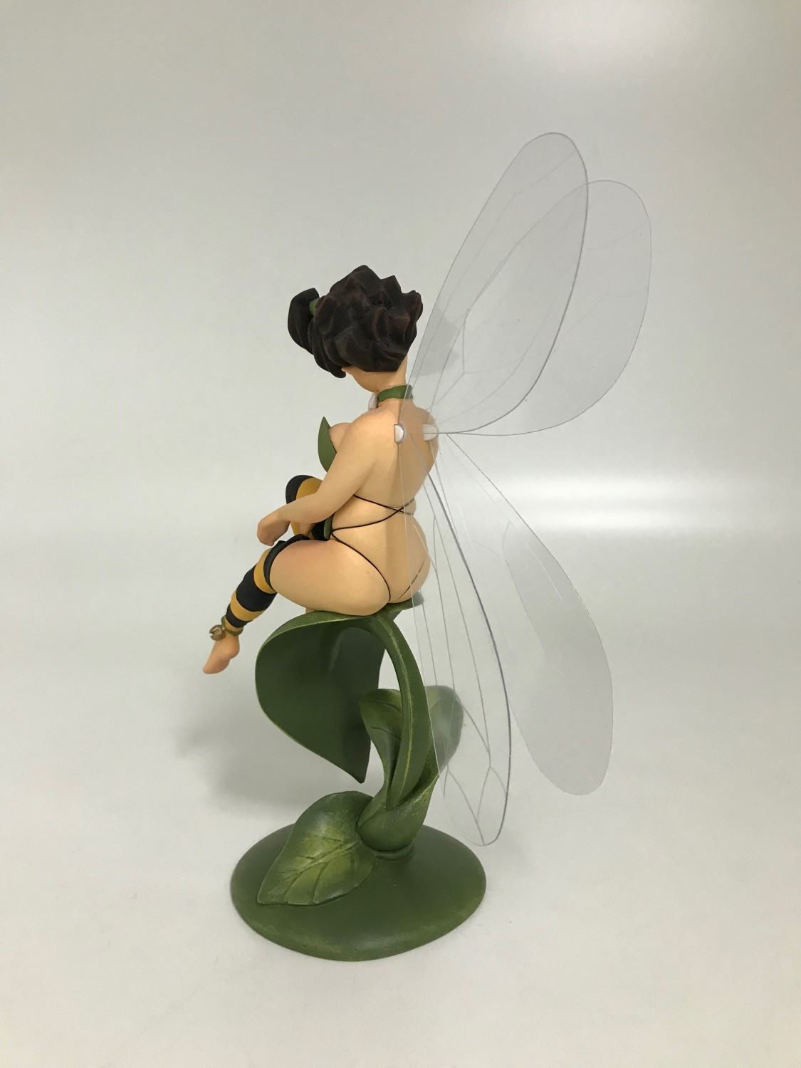 La fée Clochette à la feuille - Statuette résine 20 cm