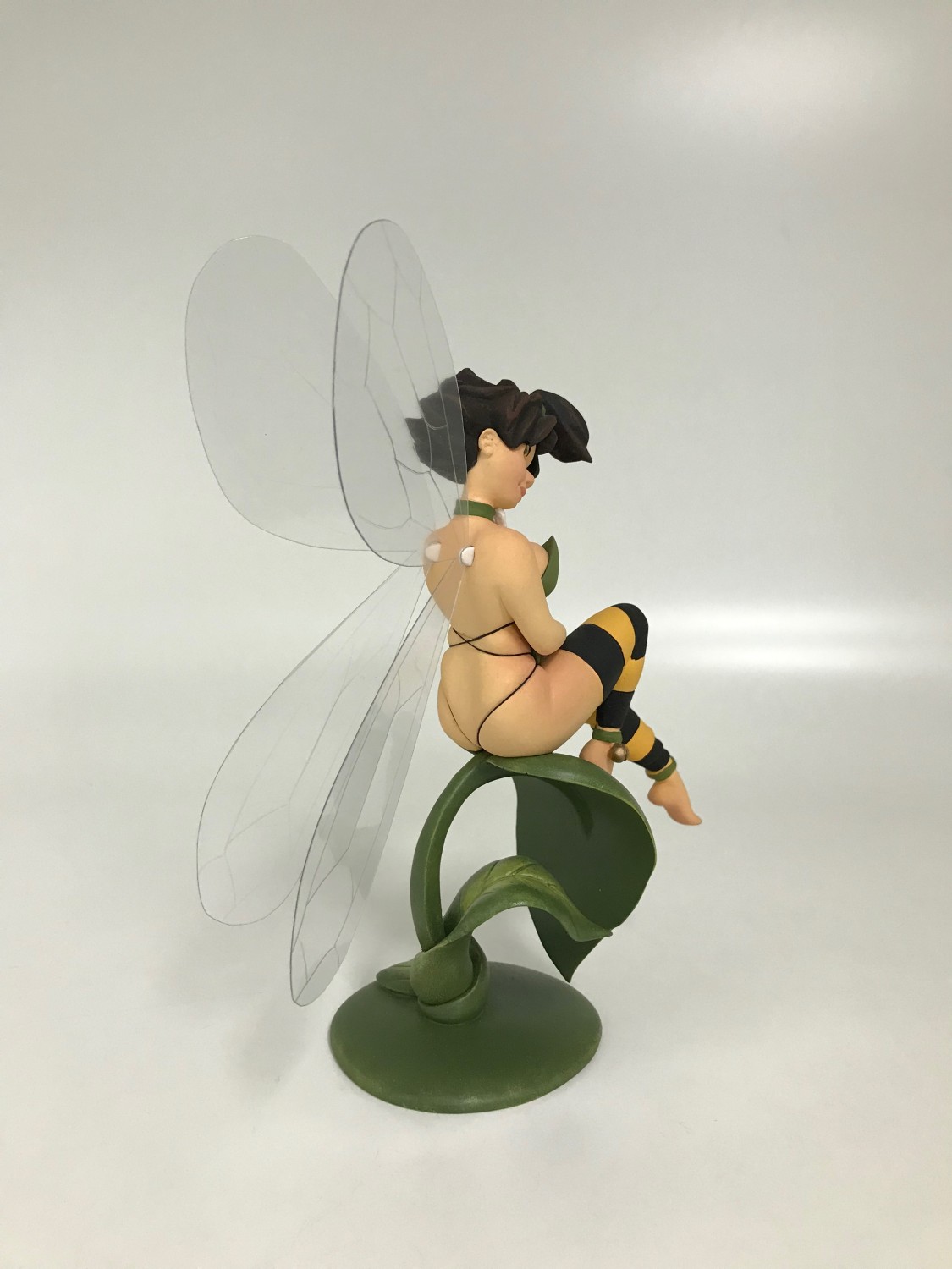 La fée Clochette à la feuille - Statuette résine 20 cm