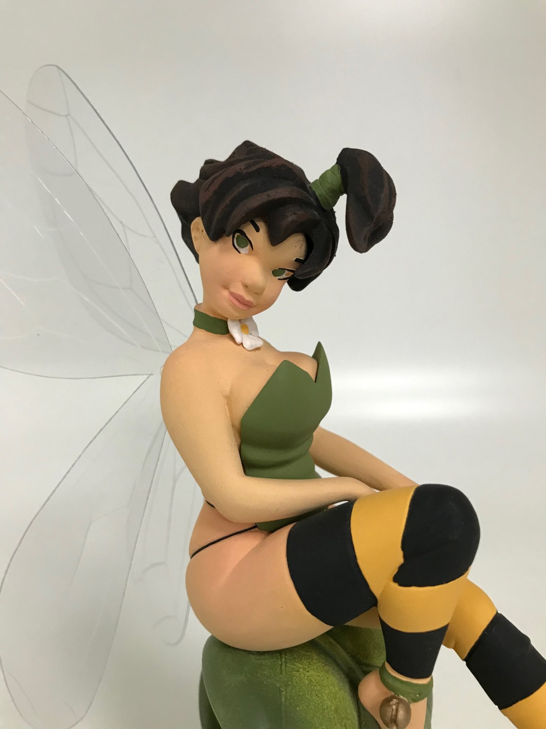 La fée Clochette à la feuille - Statuette résine 20 cm