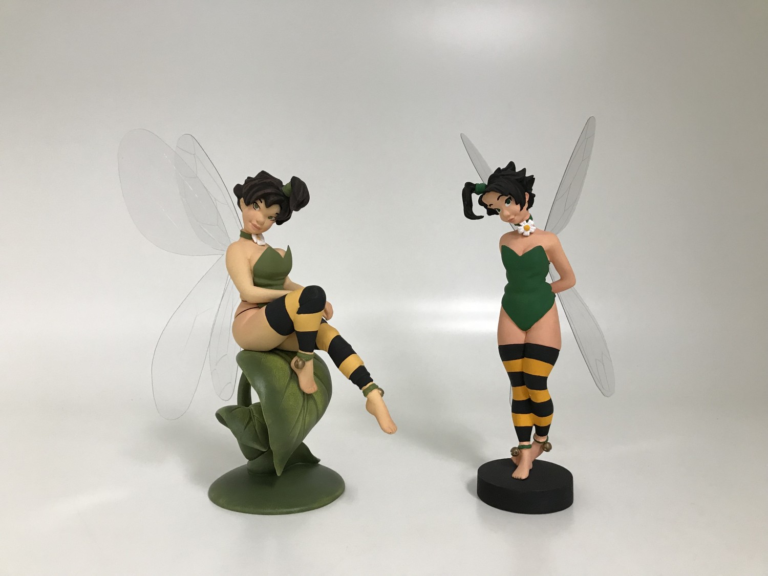 La fée Clochette à la feuille - Statuette résine 20 cm