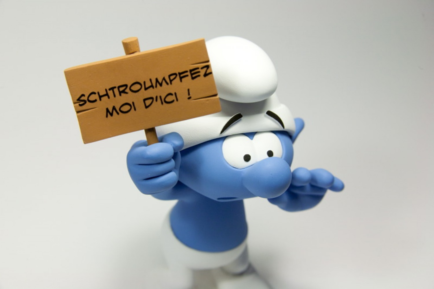 Schtroumpf S.O.S."Schtroumpfez-moi d'ici" - statuette résine 12 cm