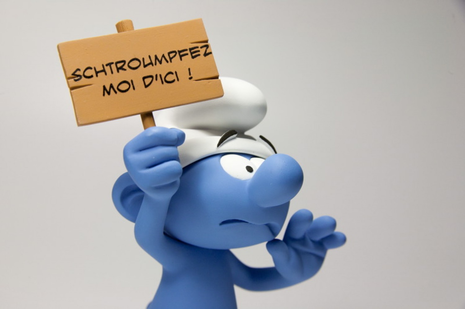 Schtroumpf S.O.S."Schtroumpfez-moi d'ici" - statuette résine 12 cm