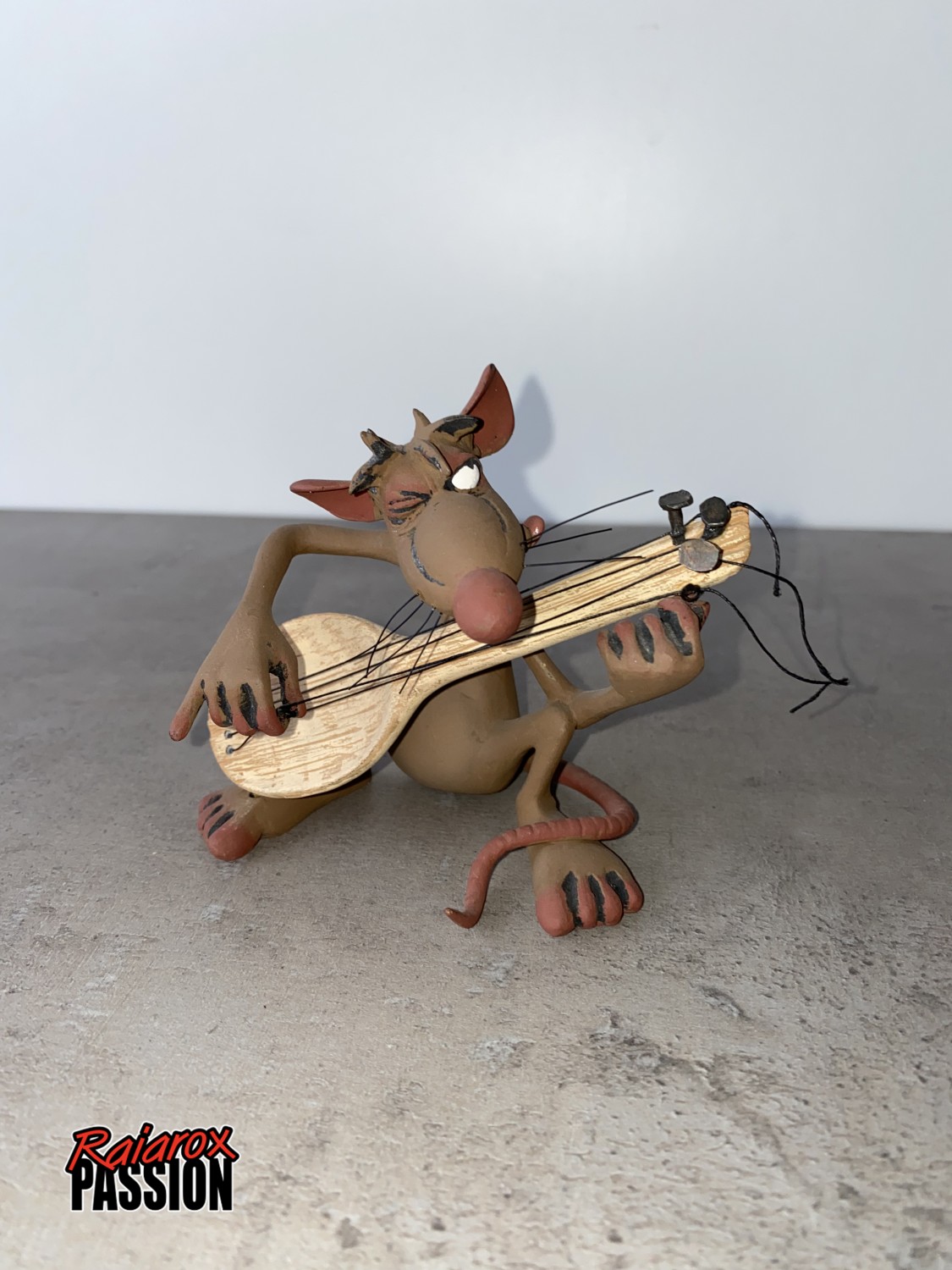 Le rat avec sa guitare