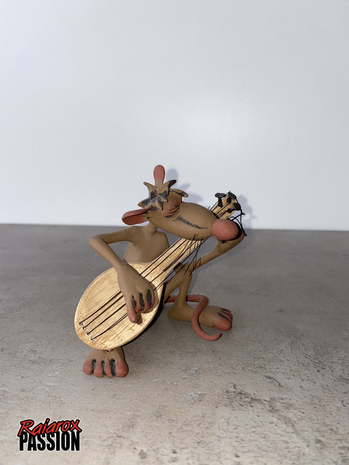 Le rat avec sa guitare