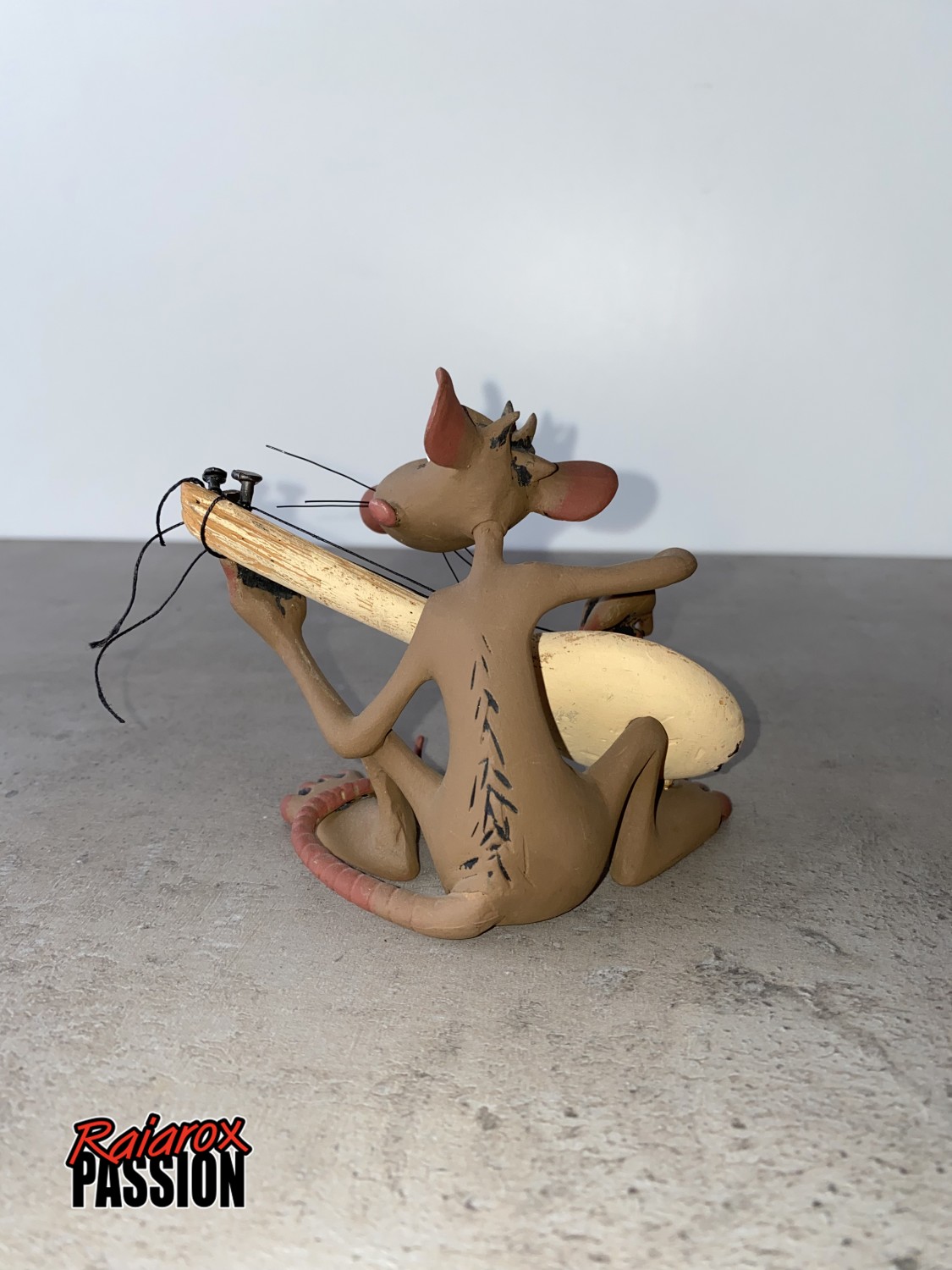 Le rat avec sa guitare