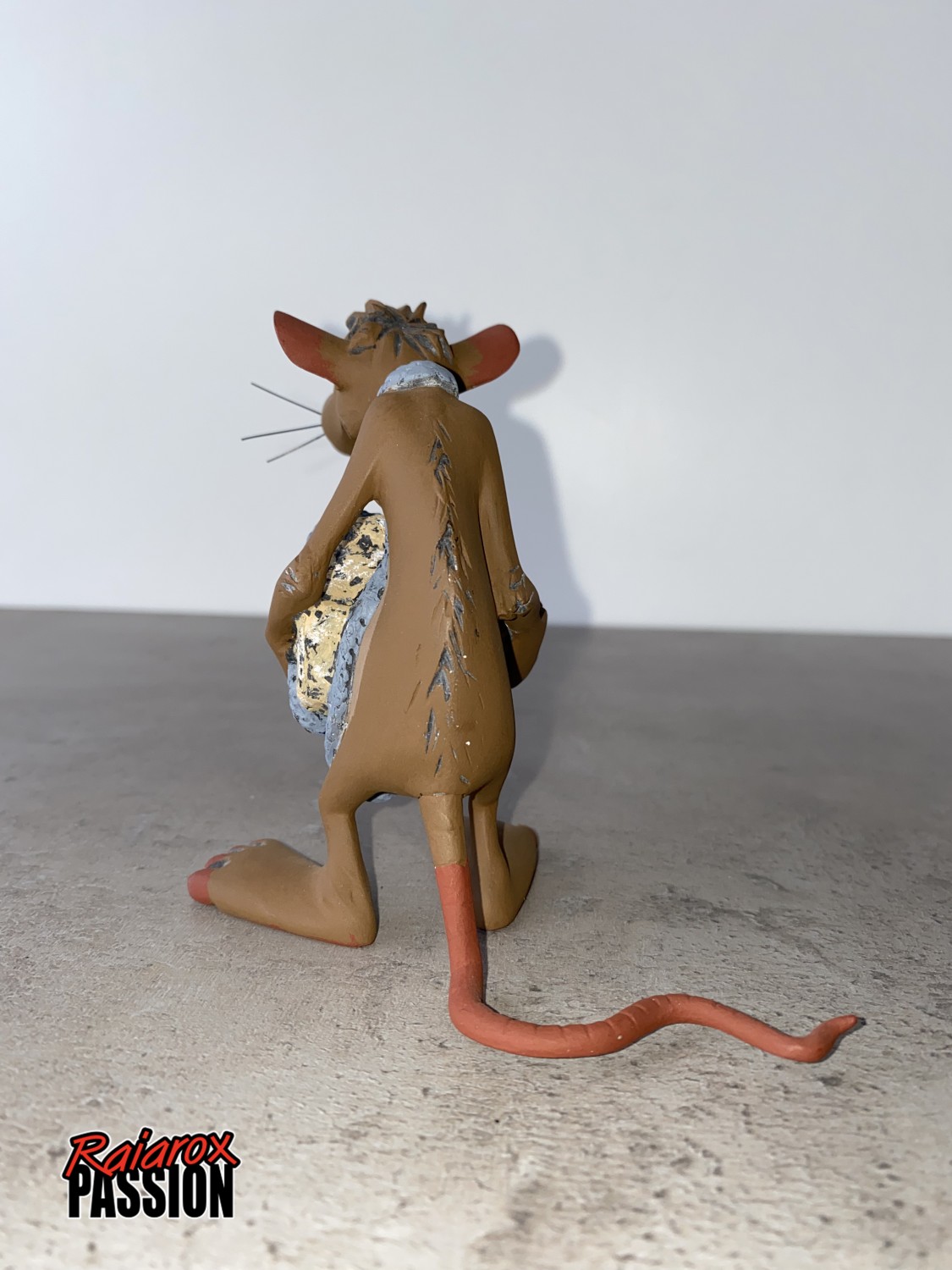Le rat avec sa pierre