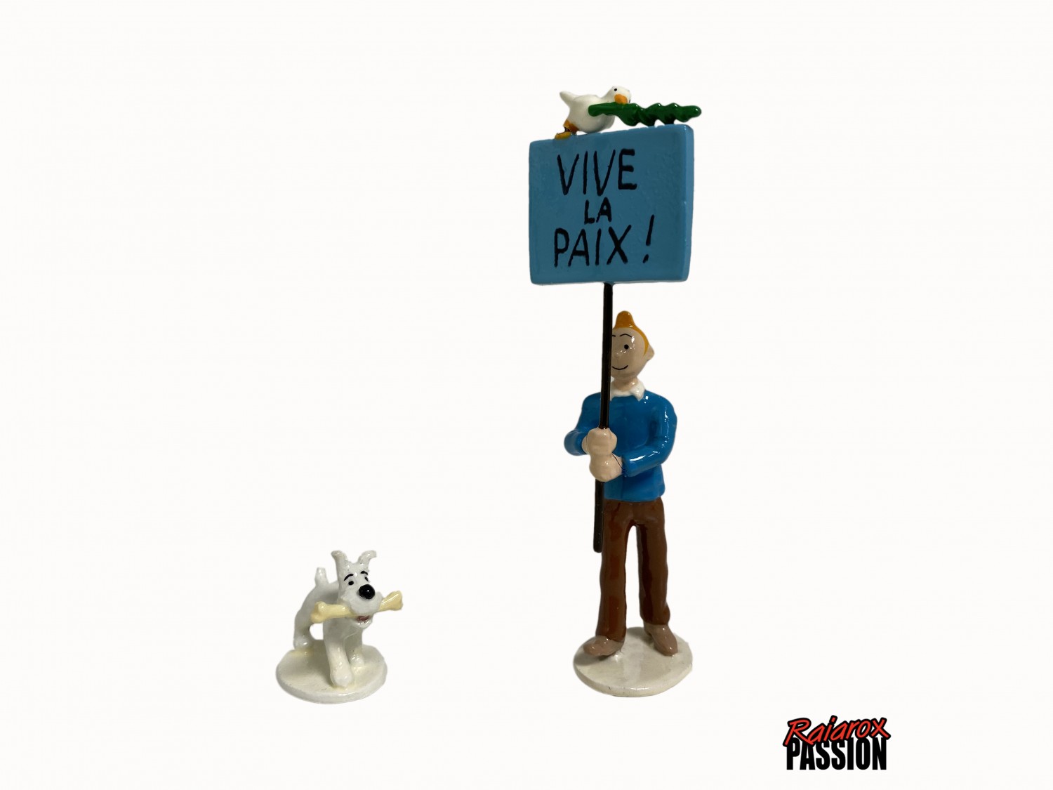 TINTIN ET MILOU " VIVE LA PAIX "