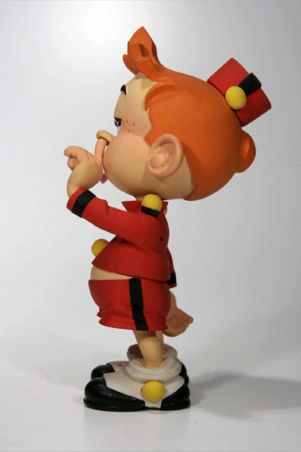 Petit Spirou "doigt dans le nez" - statuette résine 13 cm