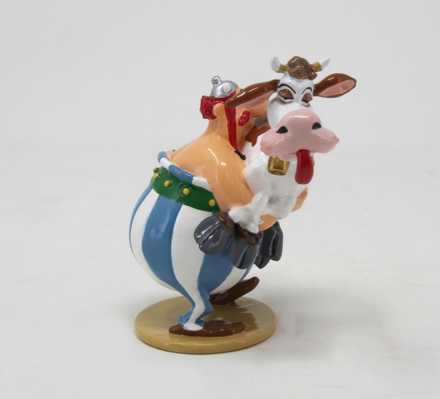 OBÉLIX PORTANT LA VACHE