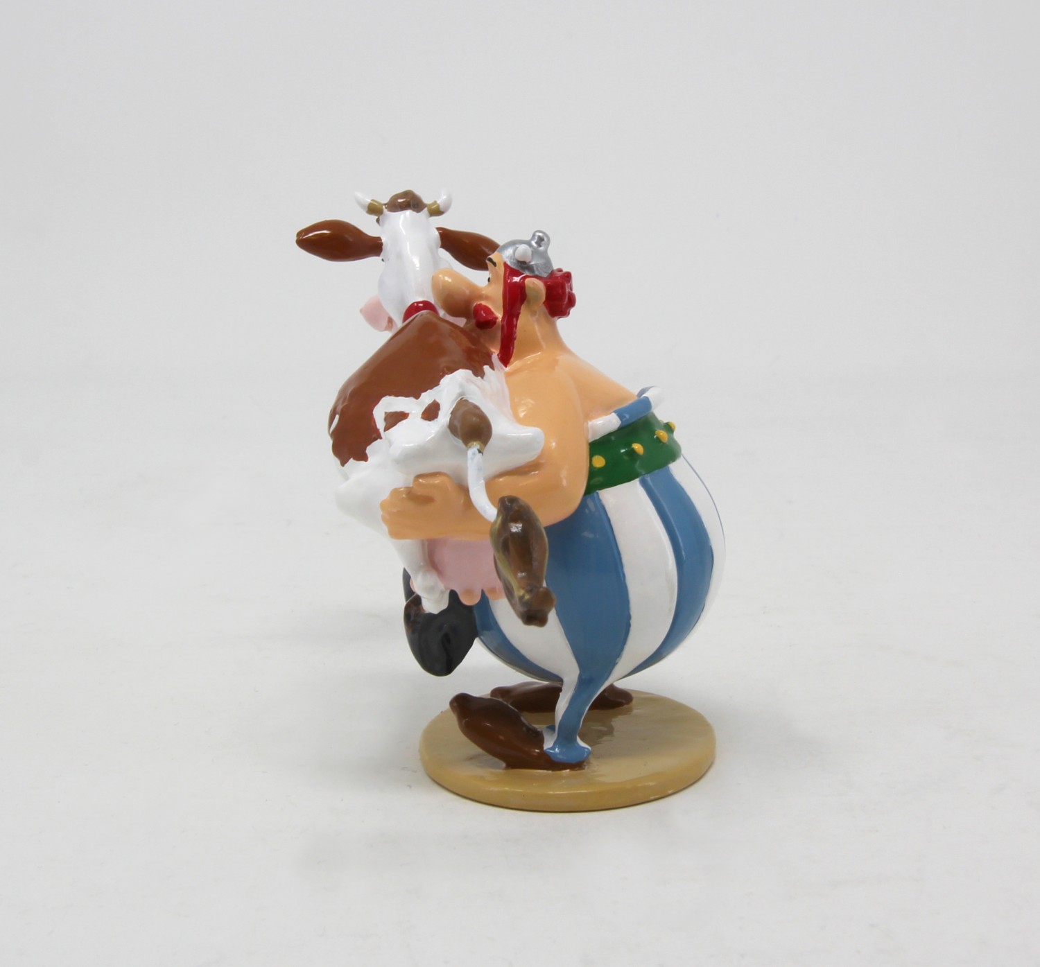 OBÉLIX PORTANT LA VACHE