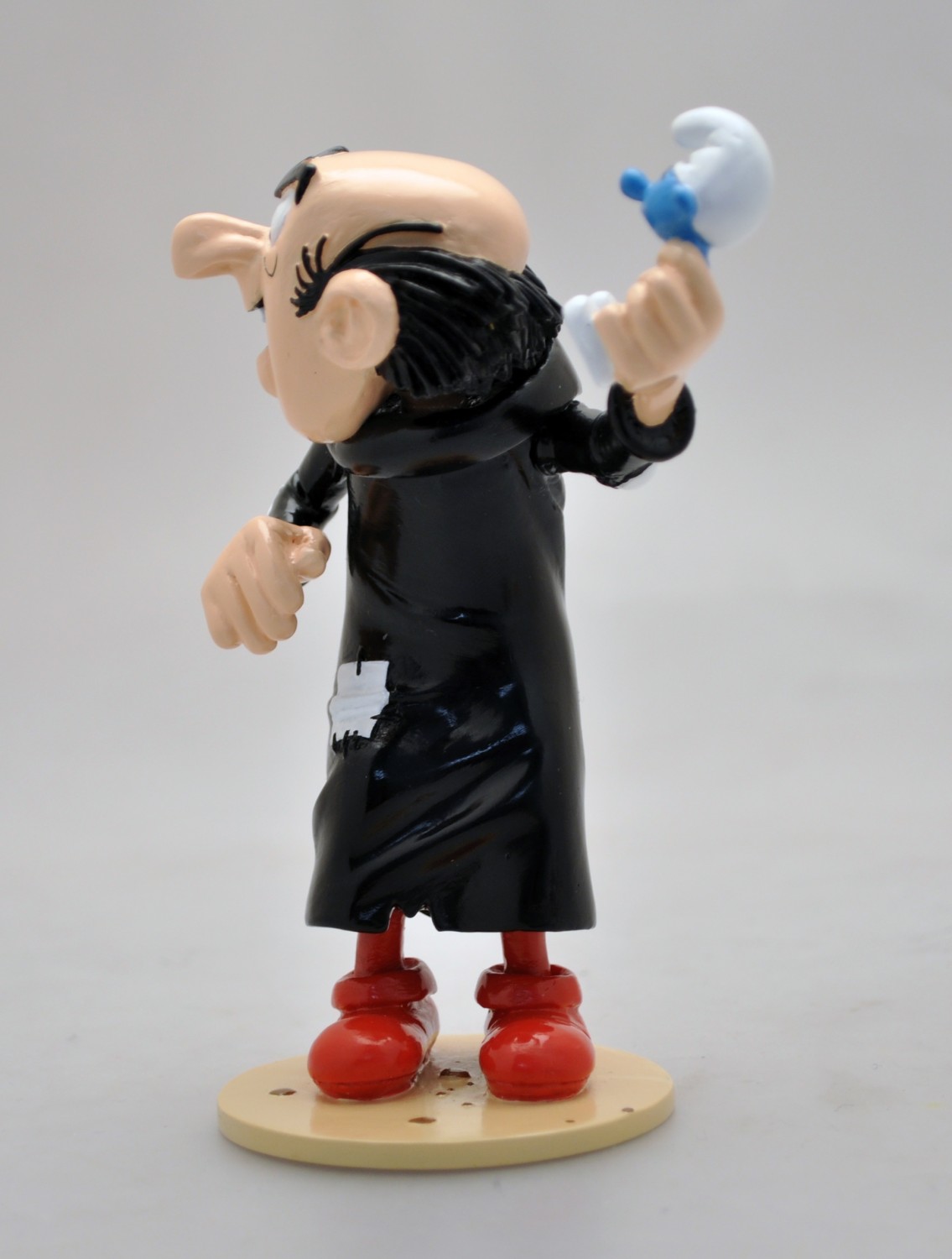 Gargamel et le Schtroumpf prisonnier