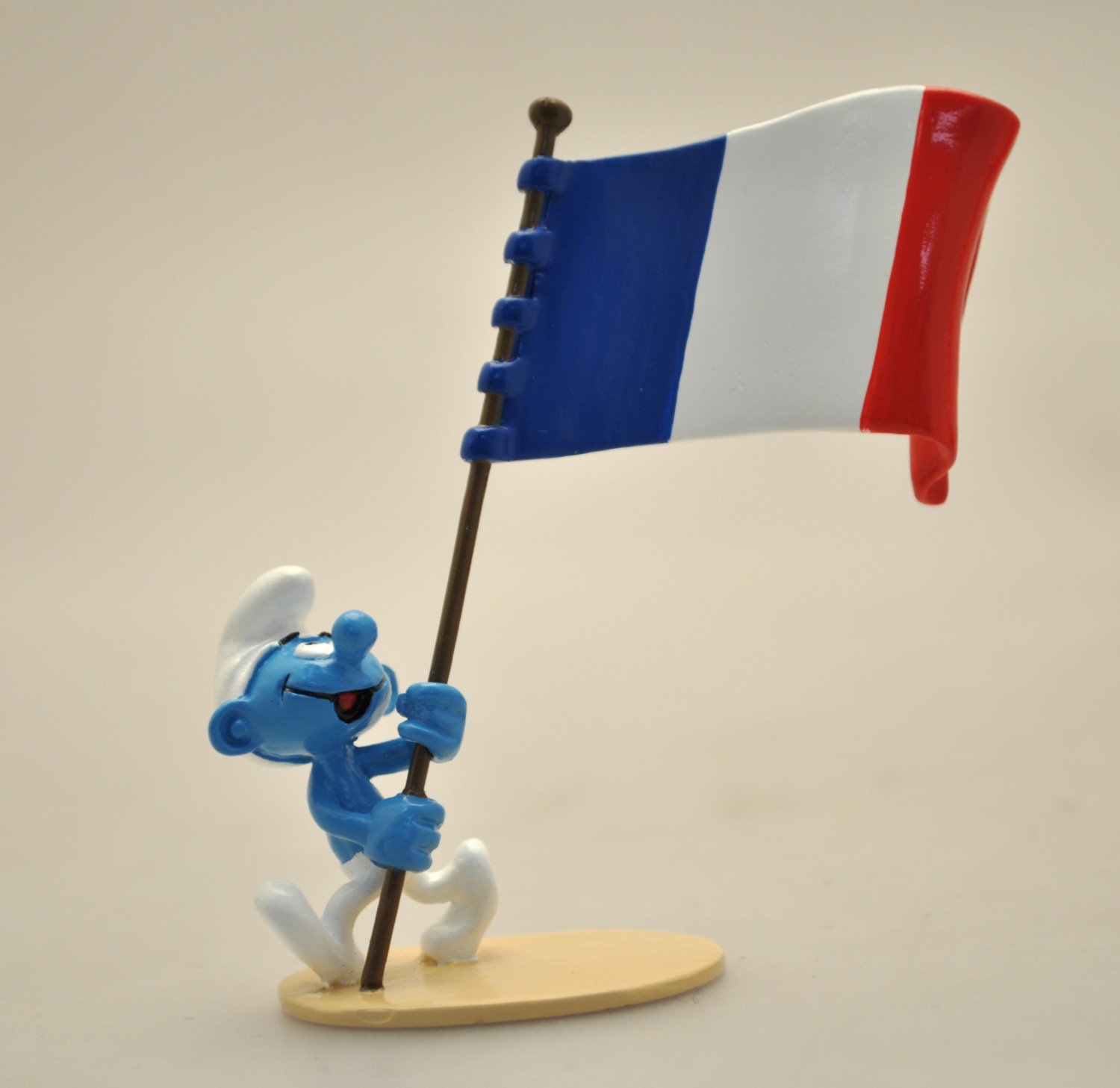 Le schtroumpf porte-drapeau français