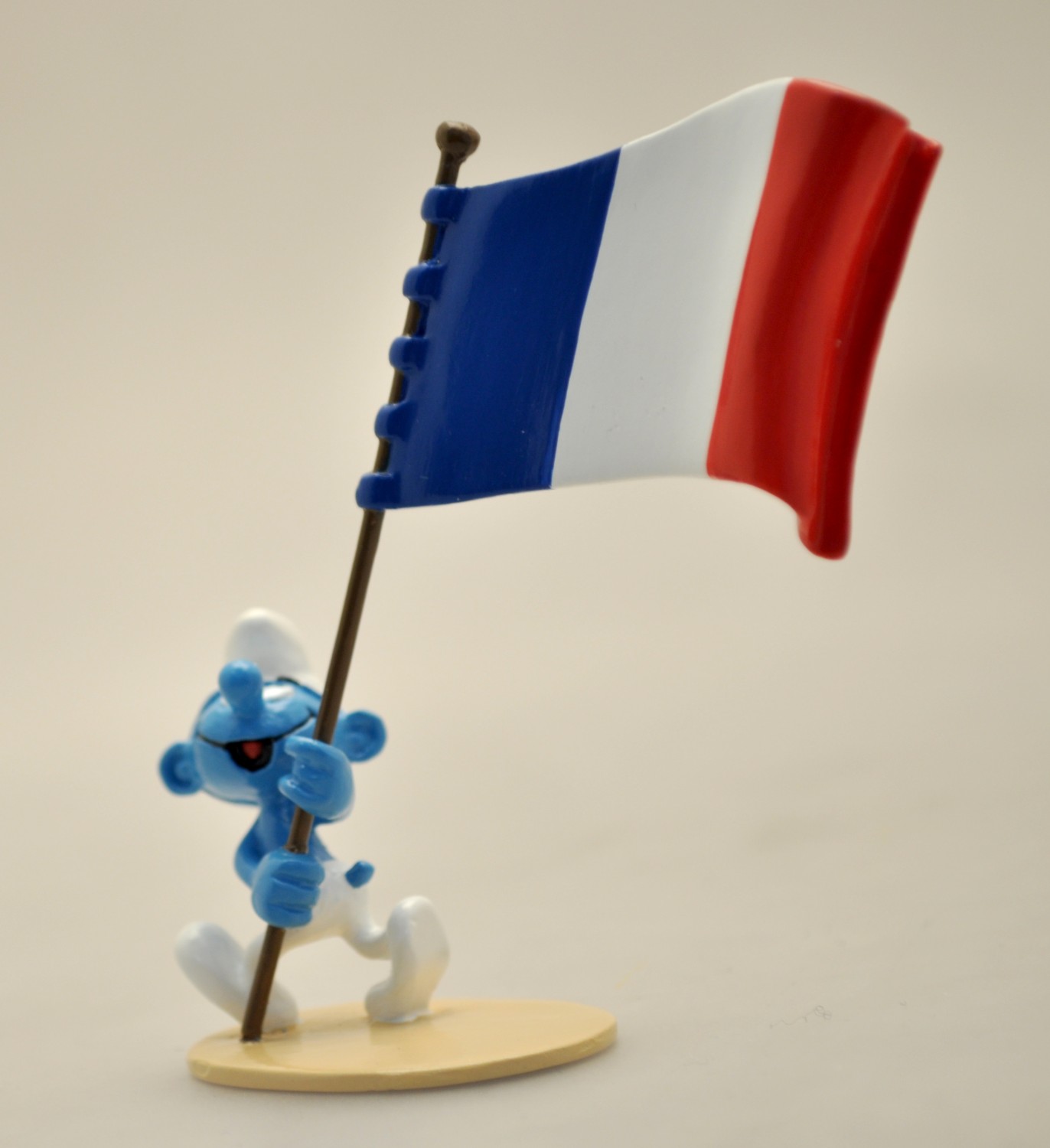 Le schtroumpf porte-drapeau français