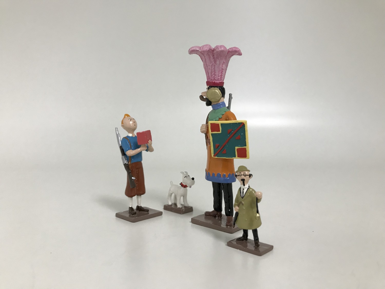 TINTIN DEMANDE LE PERMIS DE CHASSE - Figurine métal H 10,5 cm