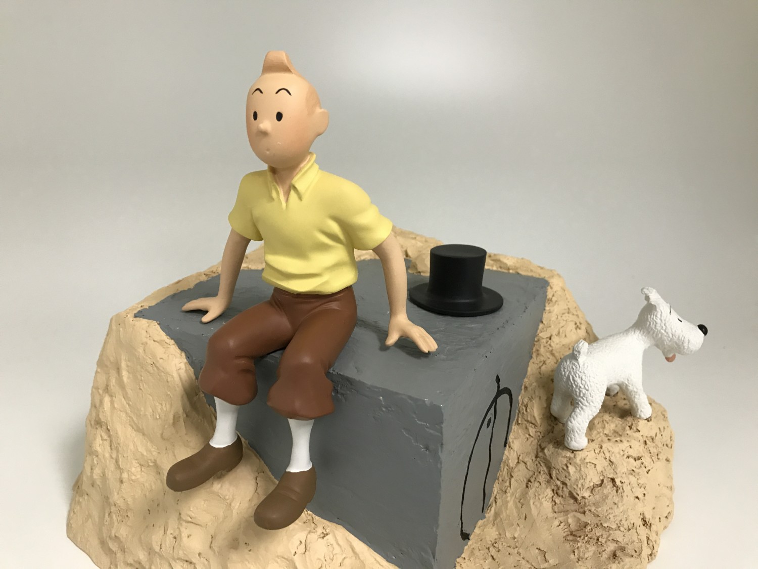 Tintin tombeau- statuette résine 24 cm