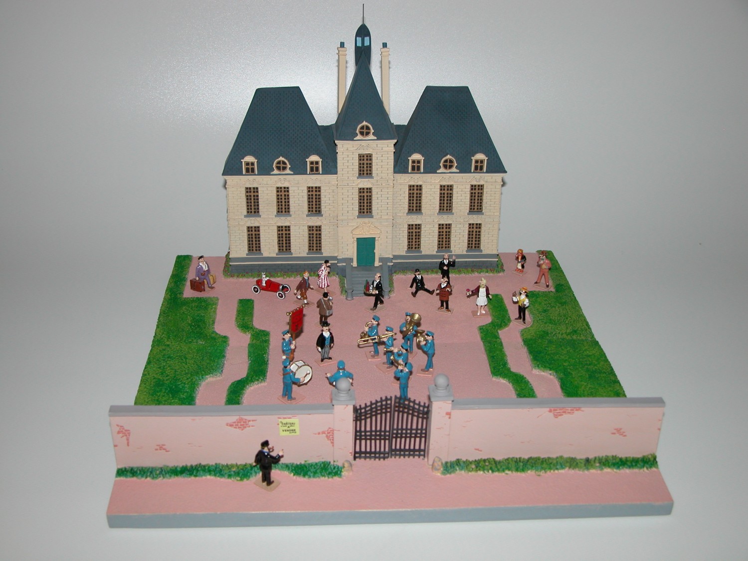 Chateau Moulinsart + Fanfare